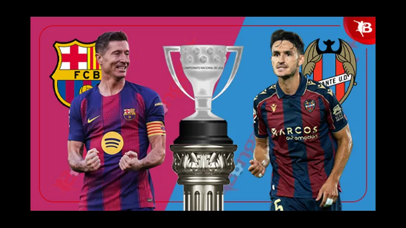 Cầu thủ Barca và Levante tranh chấp bóng trên sân Cầu thủ Barca và Levante tranh chấp bóng trên sân
