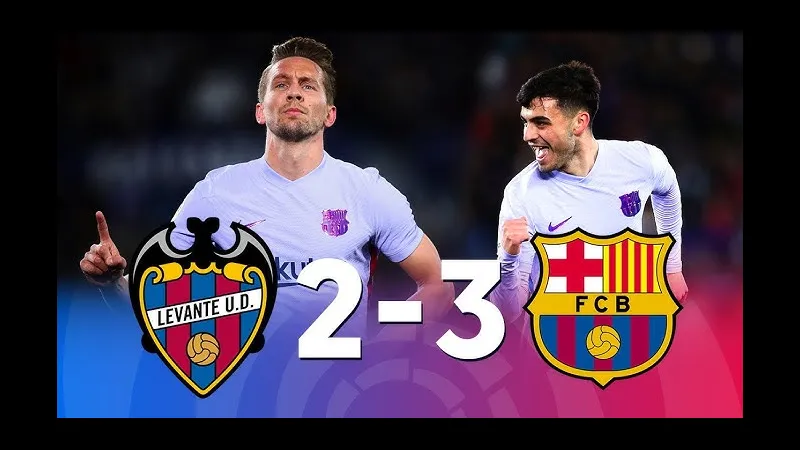 Cầu thủ Barca và Levante âu yếm trên sân cỏ Cầu thủ Barca và Levante âu yếm trên sân cỏ